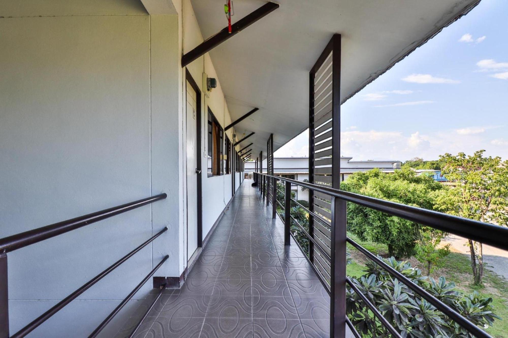 Dnk Baan Suan Hotel Lamphun Luaran gambar