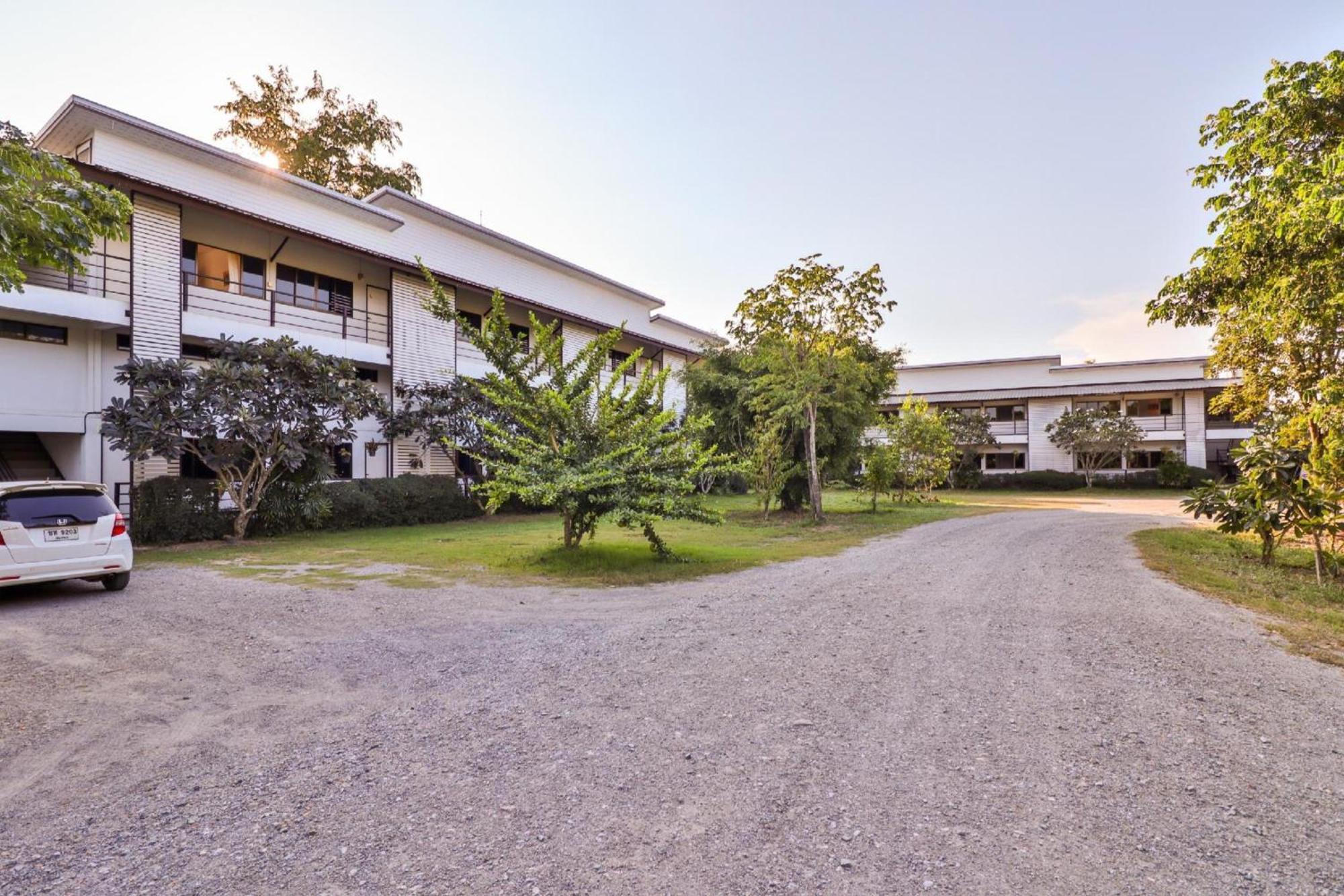 Dnk Baan Suan Hotel Lamphun Luaran gambar